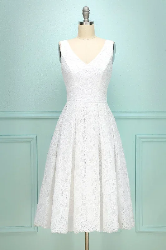 Robe en dentelle blanche à col en V