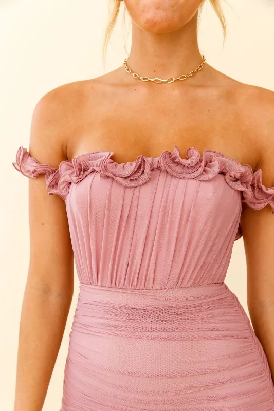 senorita-off-shoulder-lettuce-edge-detail-ruched-mini-dress-blush