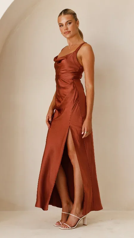 zendaya-maxi-dress-rust