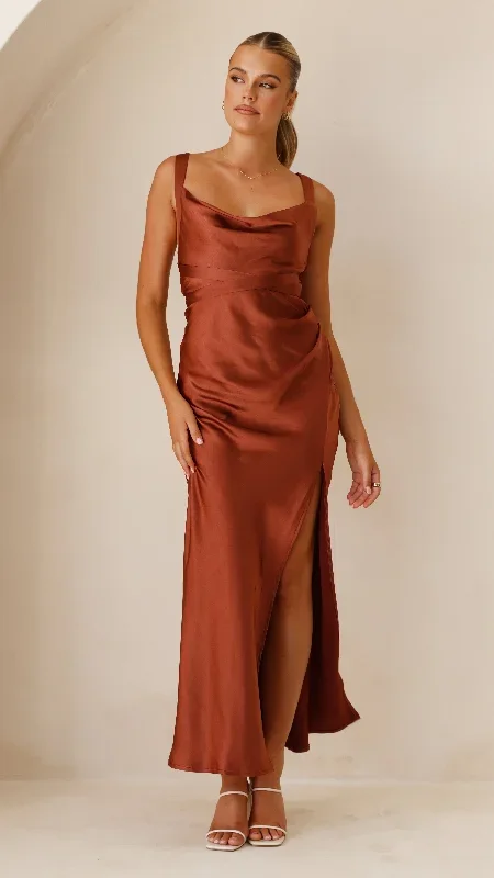 zendaya-maxi-dress-rust